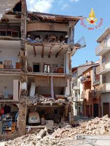 crolla facciata lamezia ()