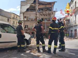 crolla facciata lamezia ()