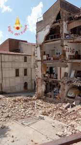 crolla facciata lamezia ()