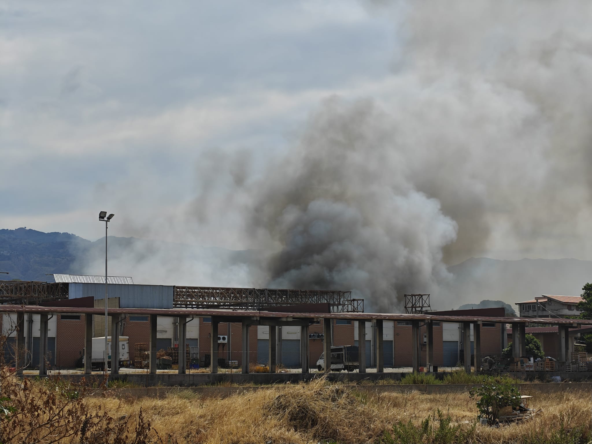 incendio mercato coperto