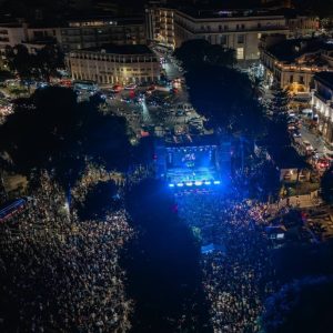 Feste Mariane, cambia l’artista di sabato: sul palco un nuovo cantante