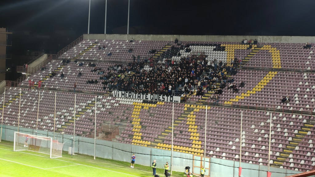 Contestazione tifosi curva sud Granillo reggina