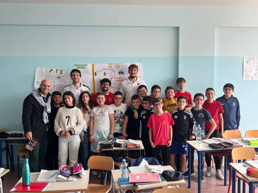 Sport, passione e valori: gli alunni della Nosside Pythagoras Moscato incontrano i campioni della Domotek Volley