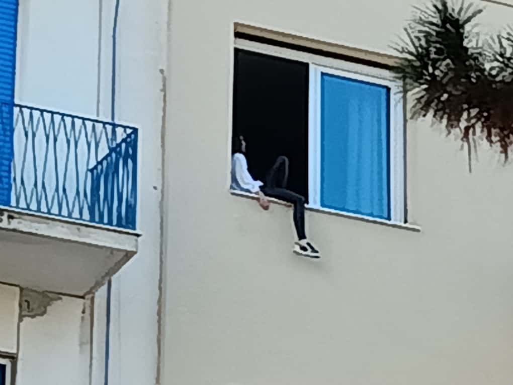 Ragazza tentato suicidio corso garibaldi