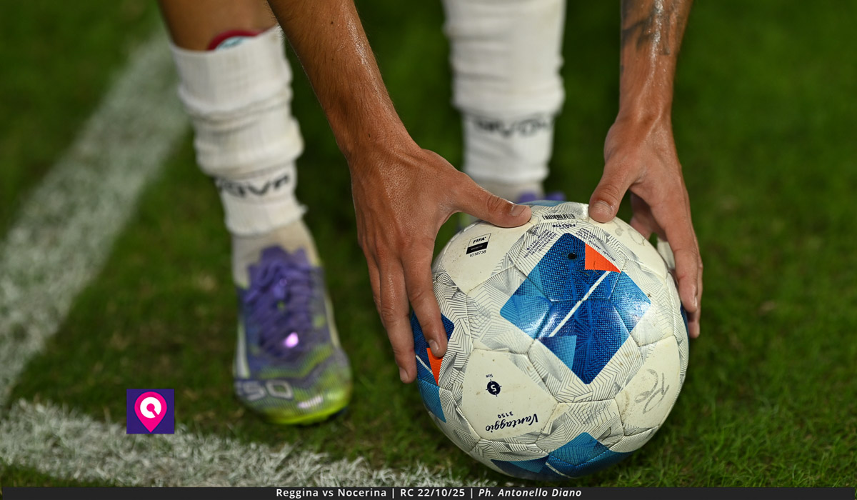 Pallone serie D calciatore