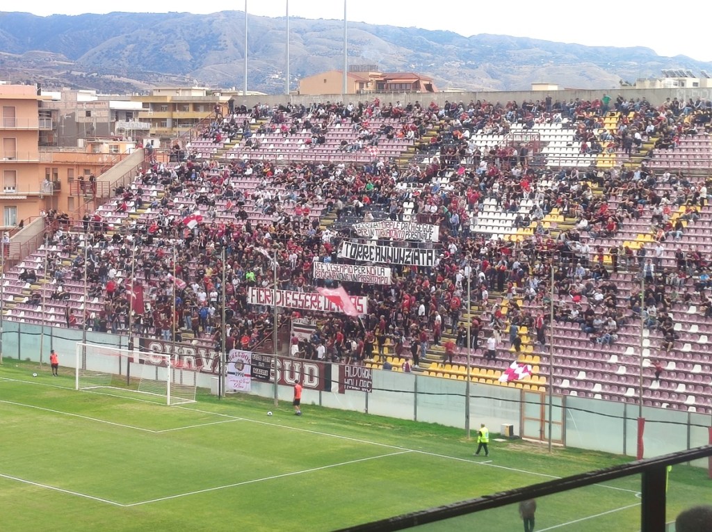 Reggina Ragusa striscione curva sud