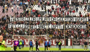 Granillo, contestazione tifosi curva sud