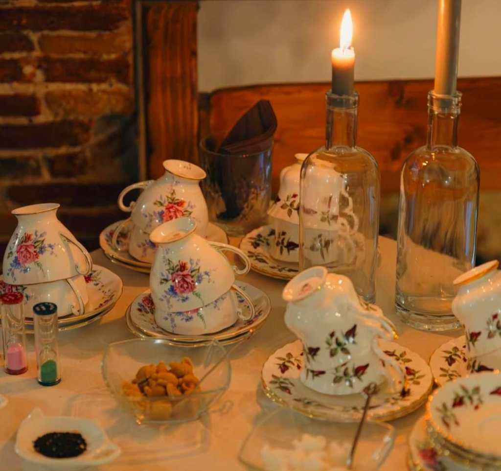 The Harp Tea Room ()
