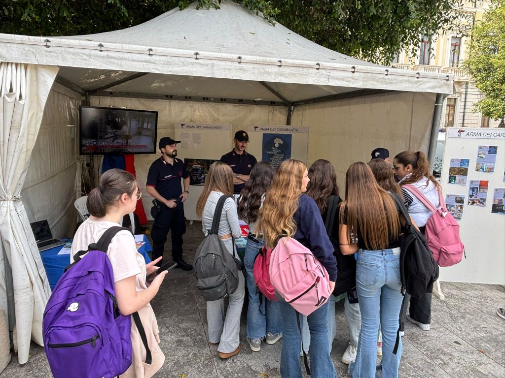 cosmos stand piazza Italia