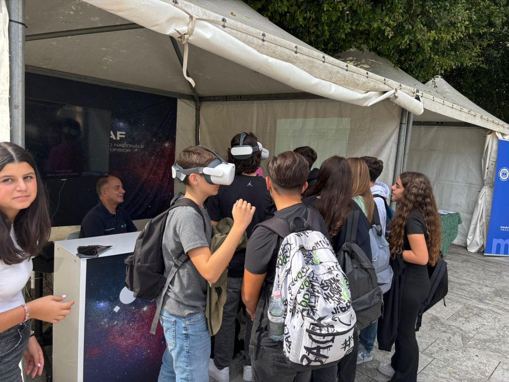 cosmos stand piazza Italia