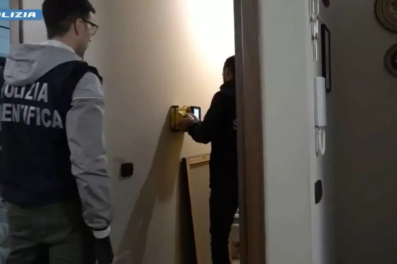 Reggio, uccide gemelli appena partoriti: ragazza risponde al Gip