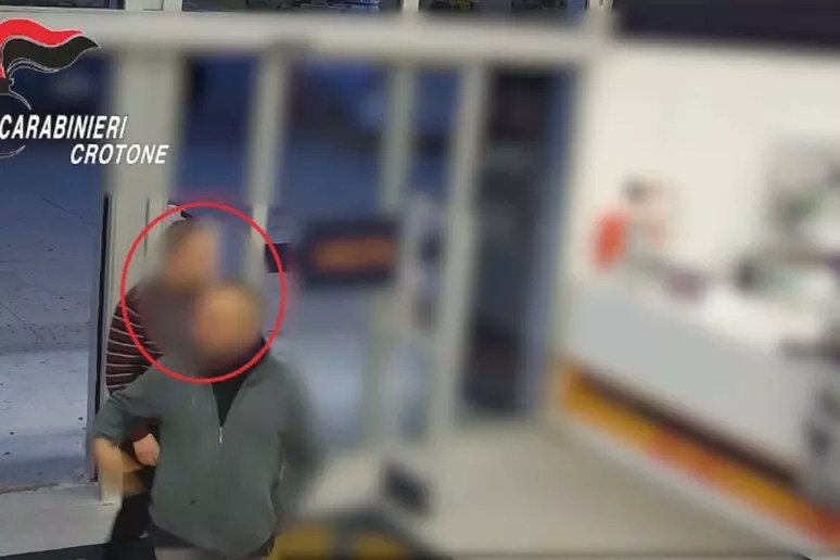 ndrangheta arresti crotone carabinieri