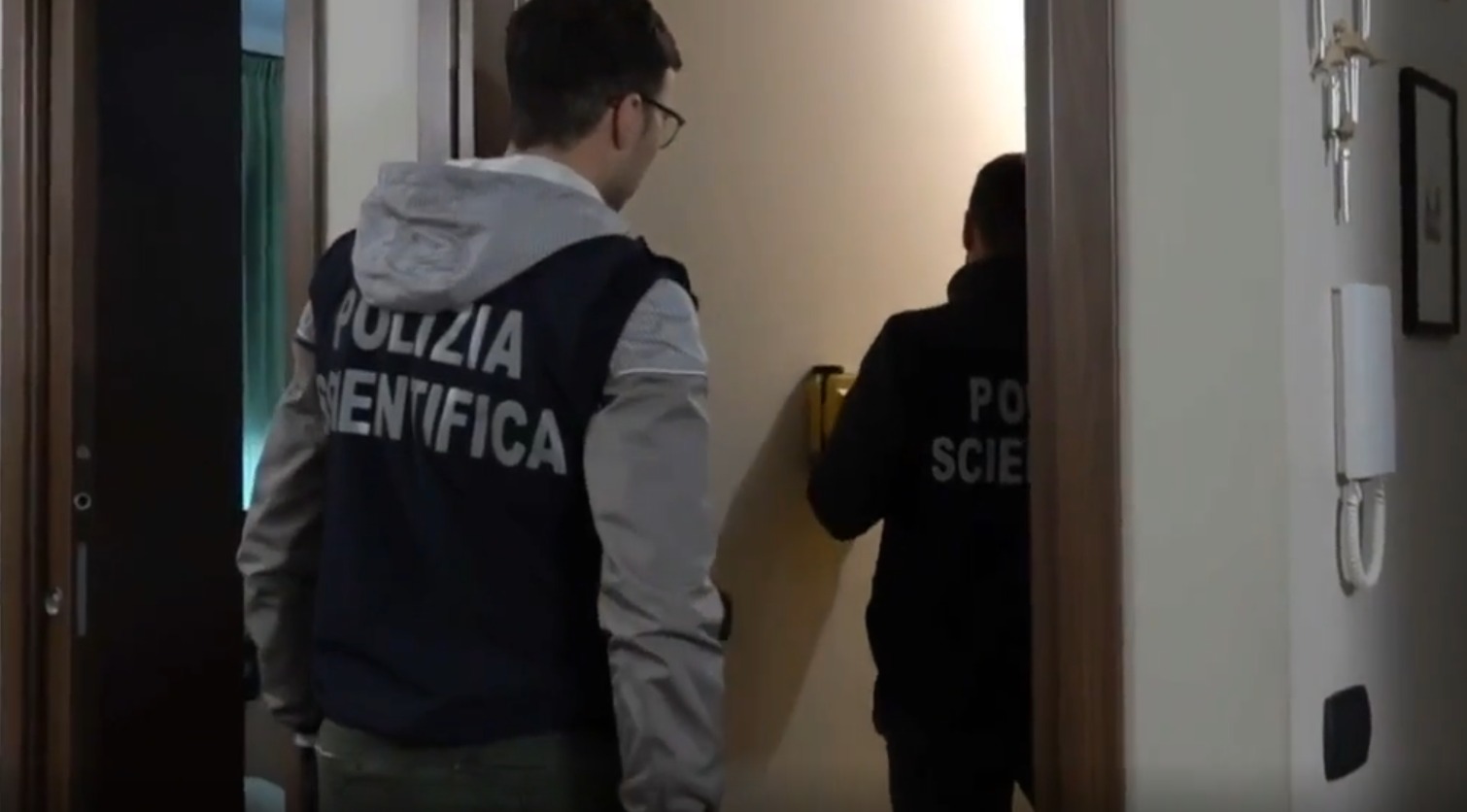 neonati morti armadio