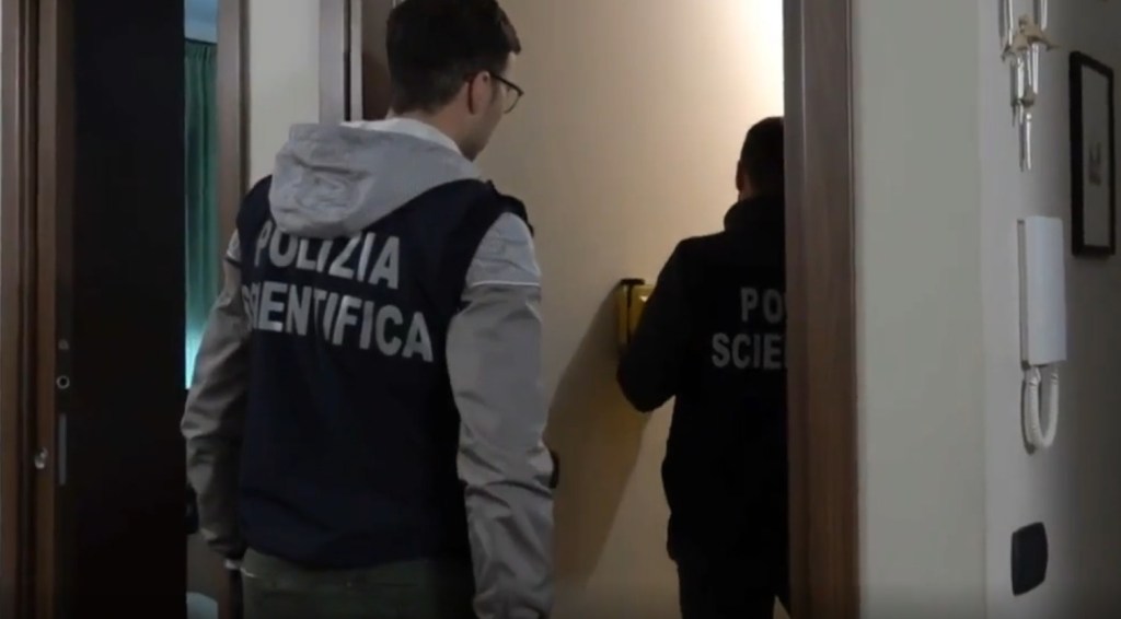 neonati morti armadio