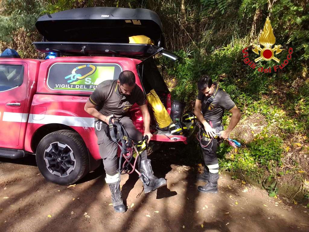 operaio monterosso calabro vigili fuoco ()