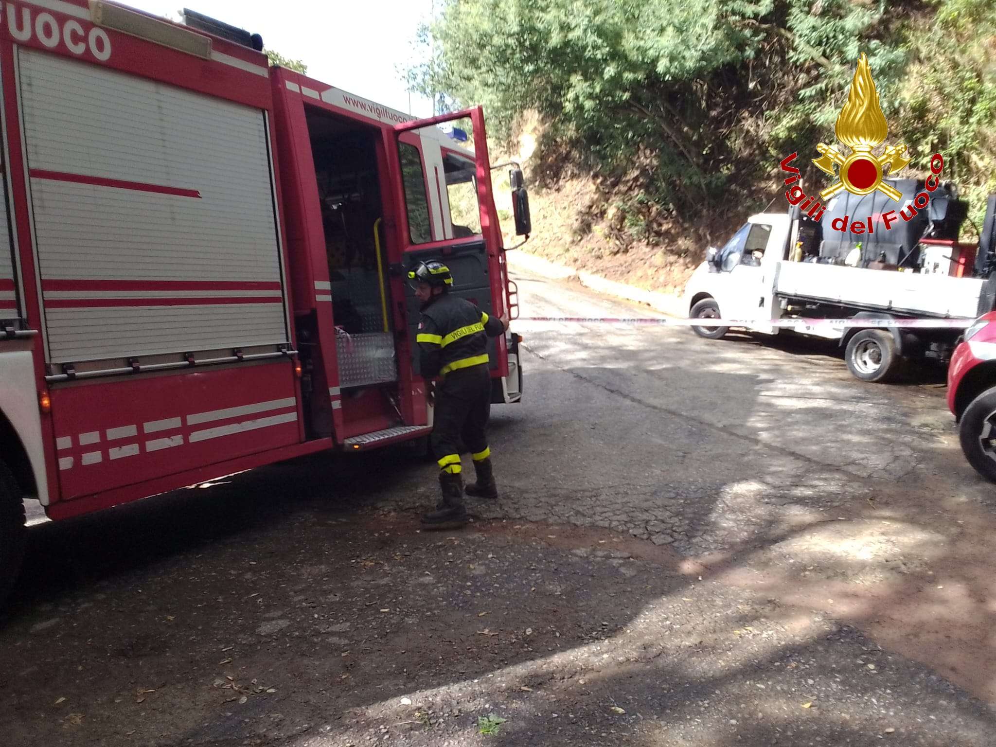 operaio monterosso calabro vigili fuoco ()