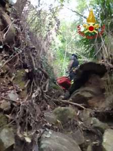 operaio monterosso calabro vigili fuoco ()