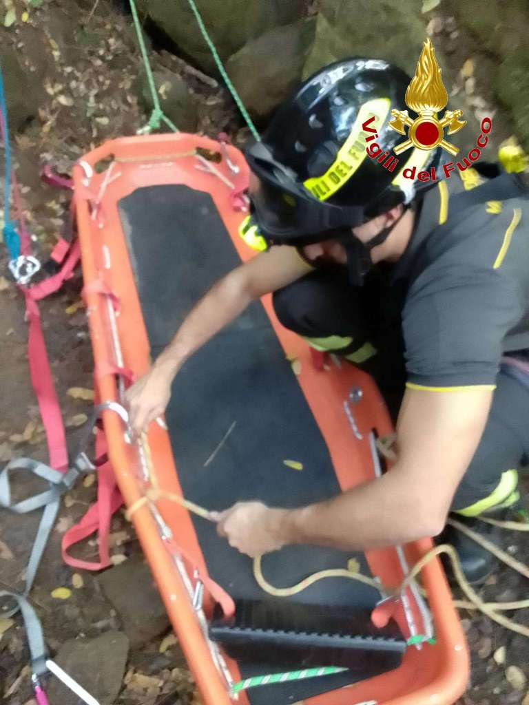 operaio monterosso calabro vigili fuoco ()