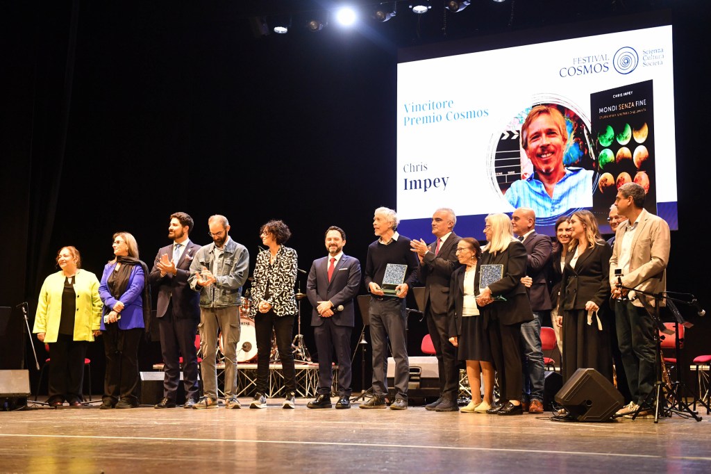 Reggio, Festival Cosmos 2025: a Chris Impey il Premio del Comitato Scientifico