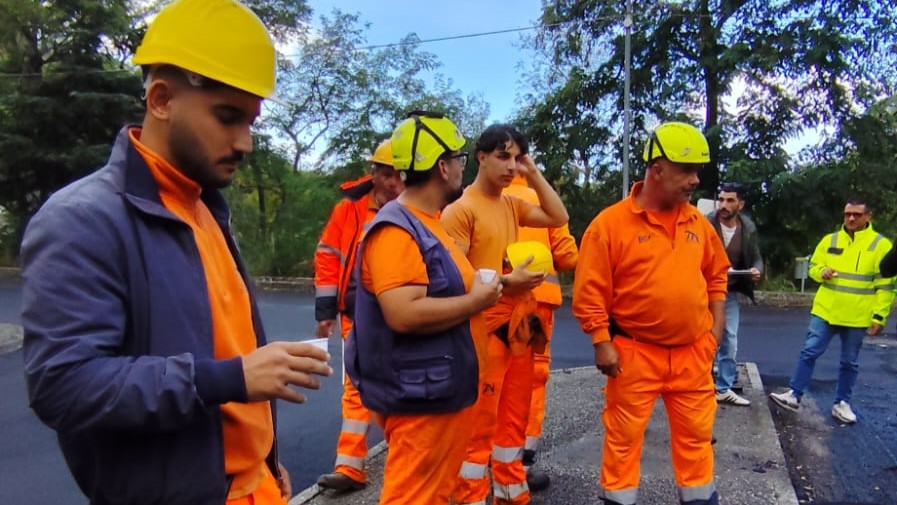 rifacimento manto strada cataforio ()