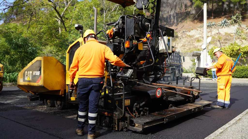 rifacimento manto strada cataforio ()