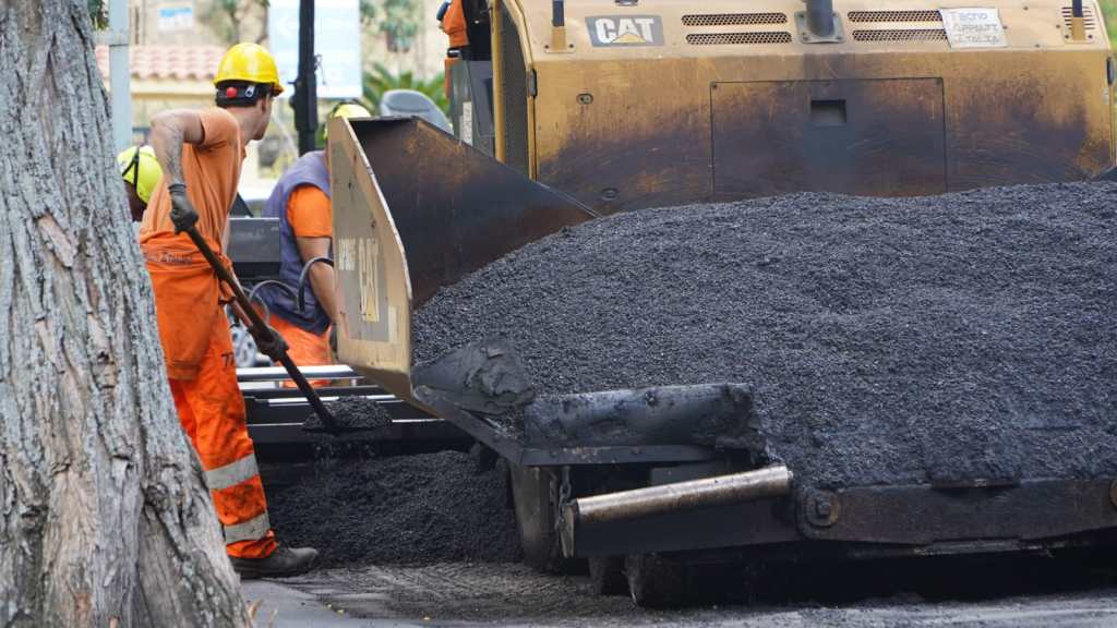 rifacimento manto strada cataforio ()