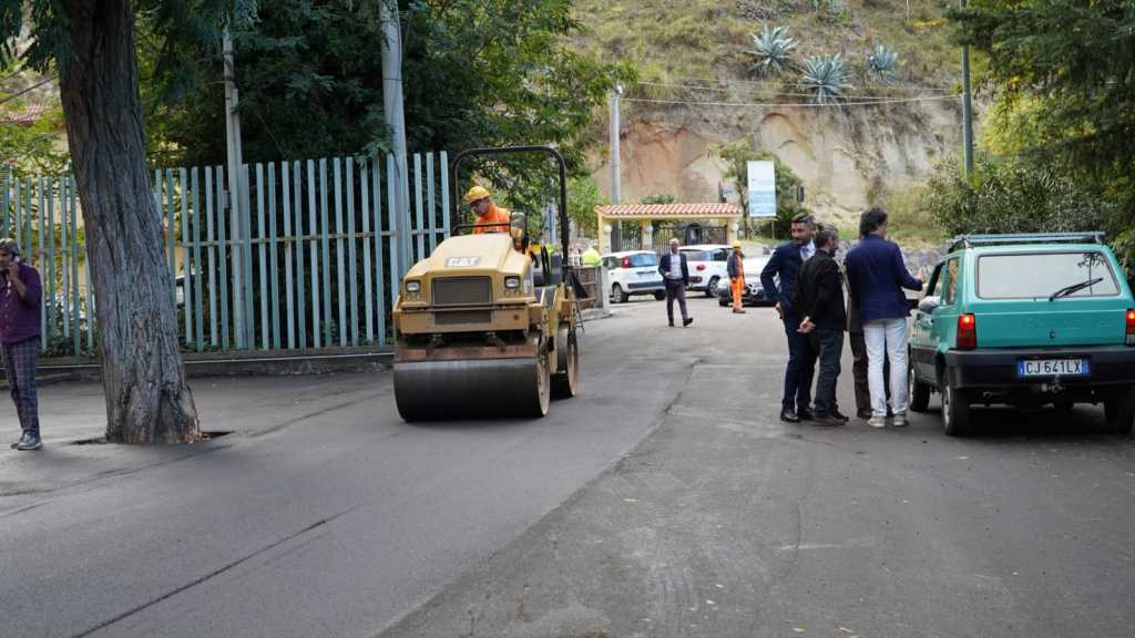 rifacimento manto strada cataforio ()