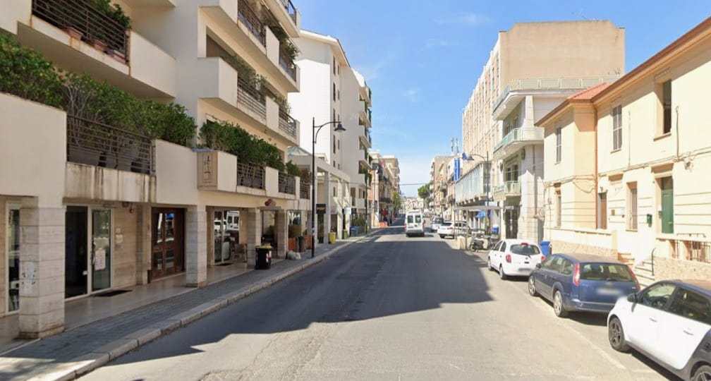 Reggio, decine di commercianti senza luce. La denuncia: ‘Interruzione senza preavviso, non possiamo lavorare’