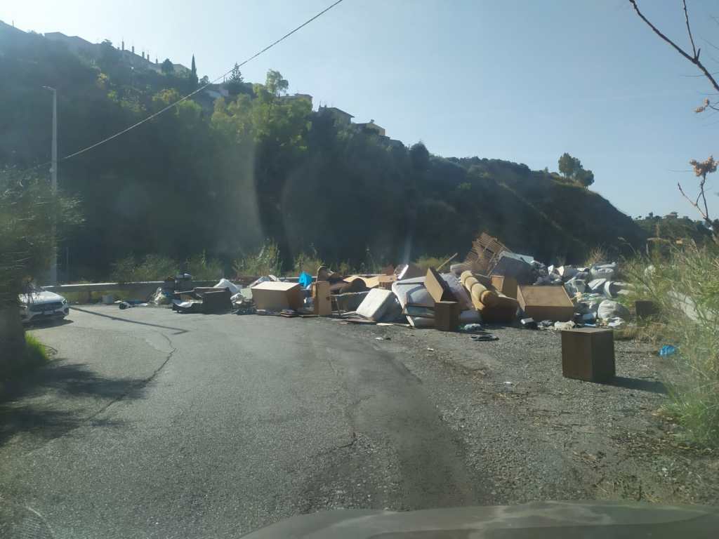DIscarica tra Sala di Mosorrofa e Cannavò