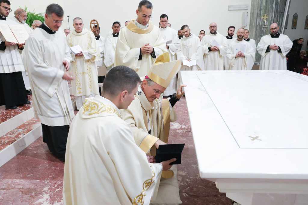 Dedicazione chiesa Archi Carmine ()