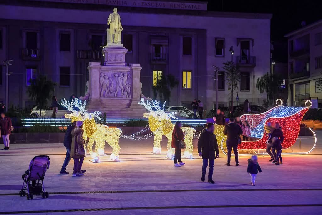 Natale 2025, pubblicati i bandi per gli eventi in centro e nei quartieri. Romeo: ‘Reggio sarà ancora più attrattiva’