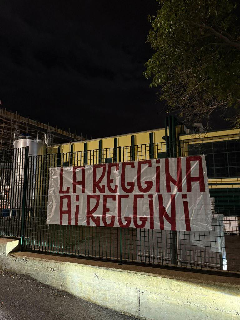 Striscione Reggina ai reggini