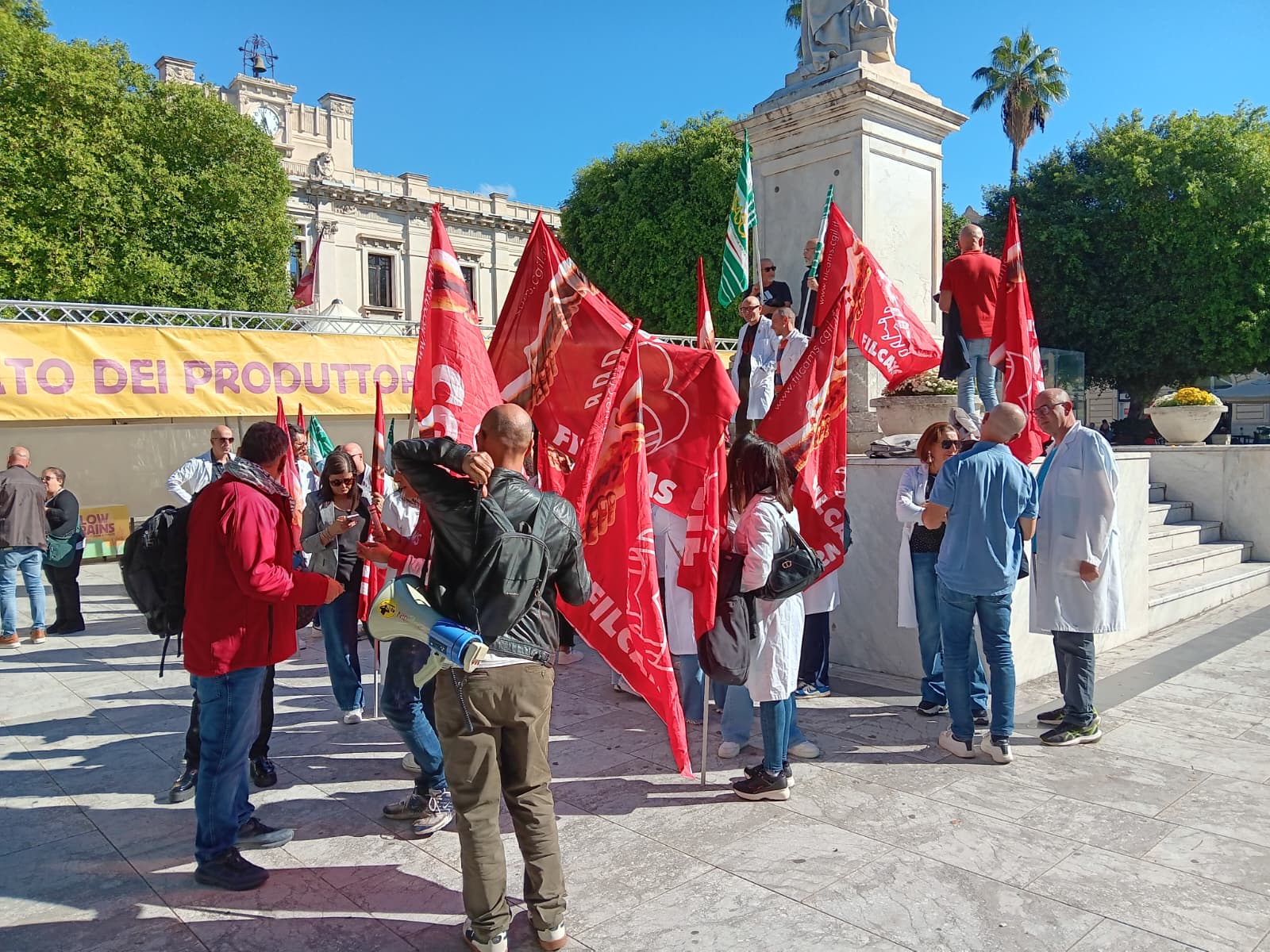 manifestazione farmacisti piazza italia