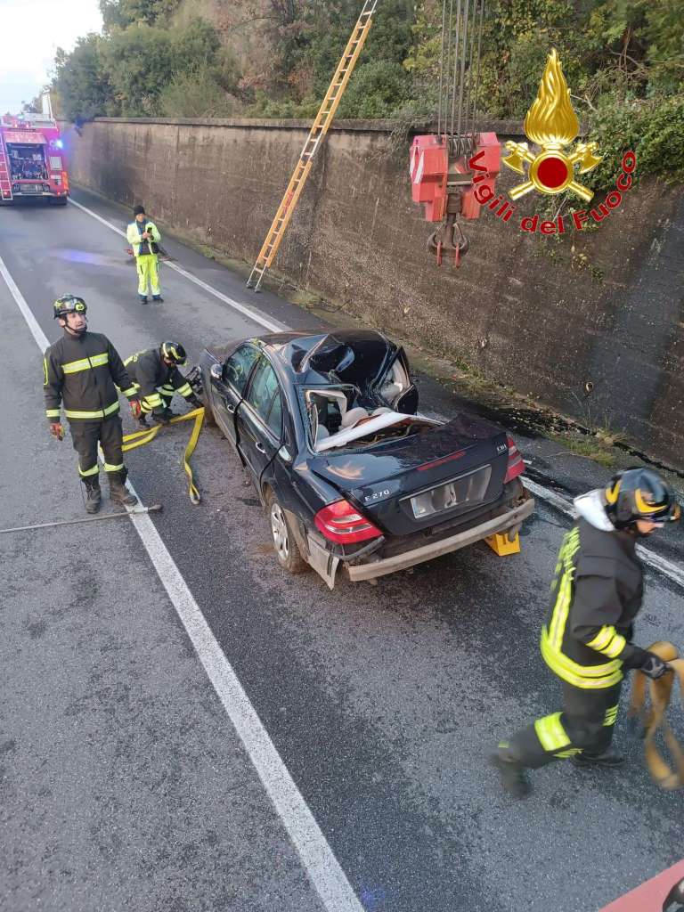 auto fuori strada vvf vibo ()