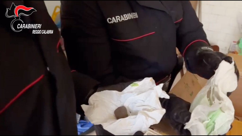 Reggio, droga in casa pronta per lo spaccio: arrestato 54enne