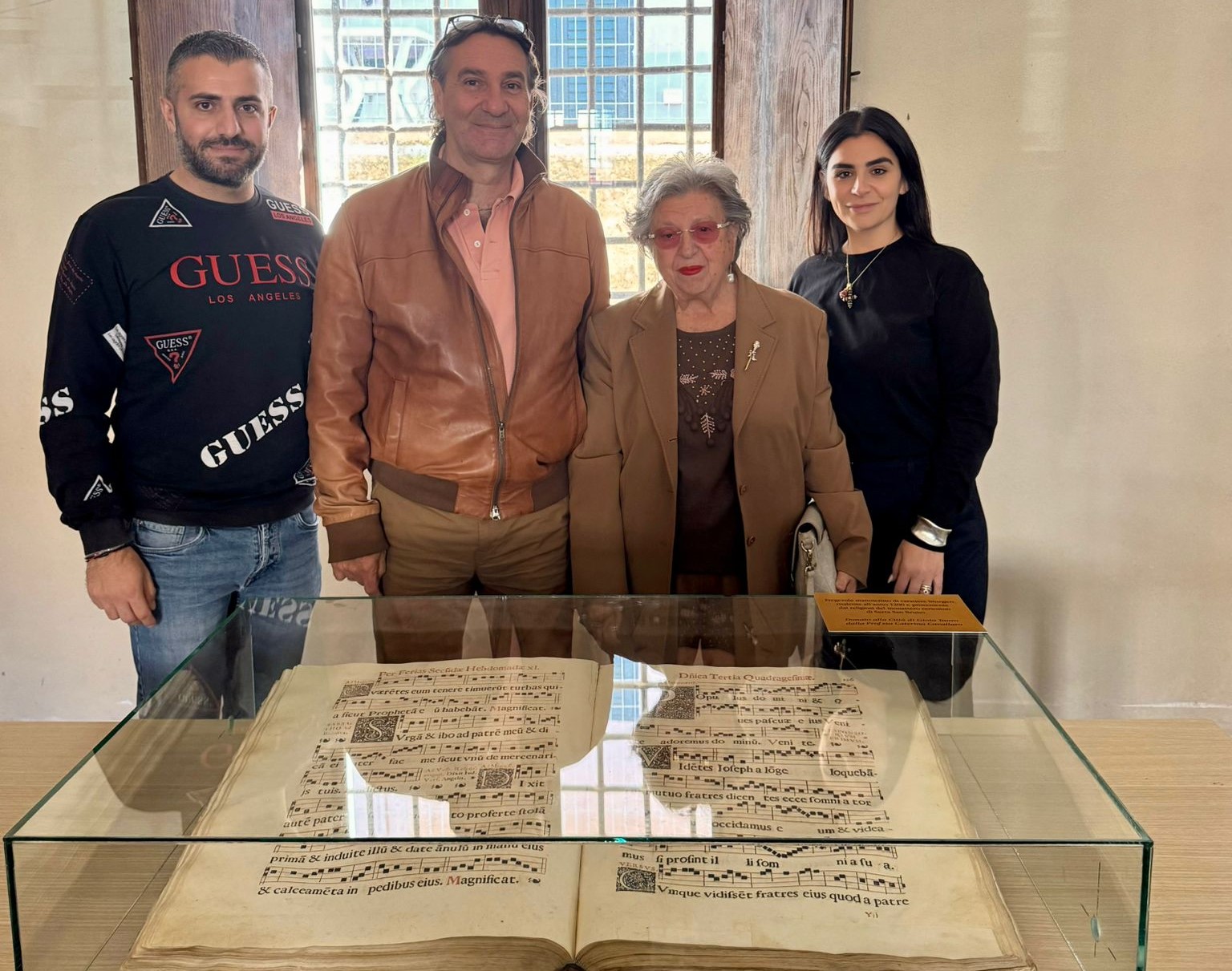 cavallaro dona libro gioia tauro