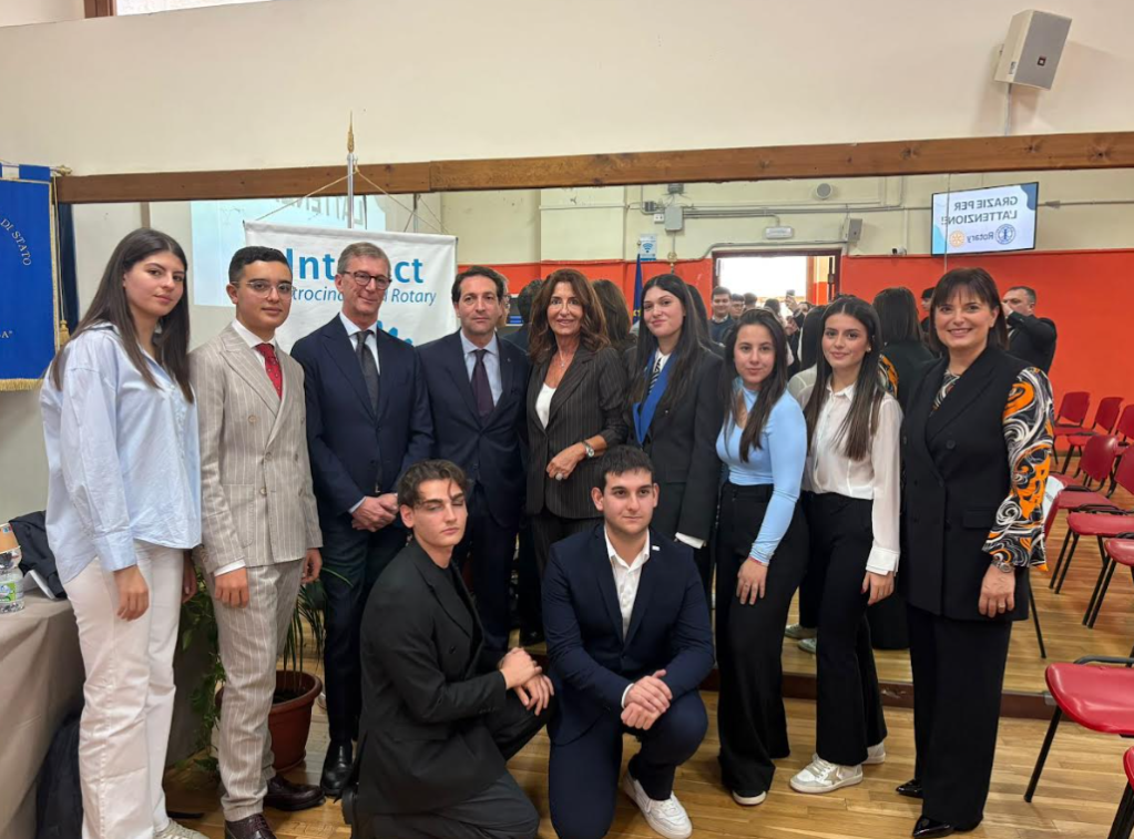 cerimonia passaggio collare interact