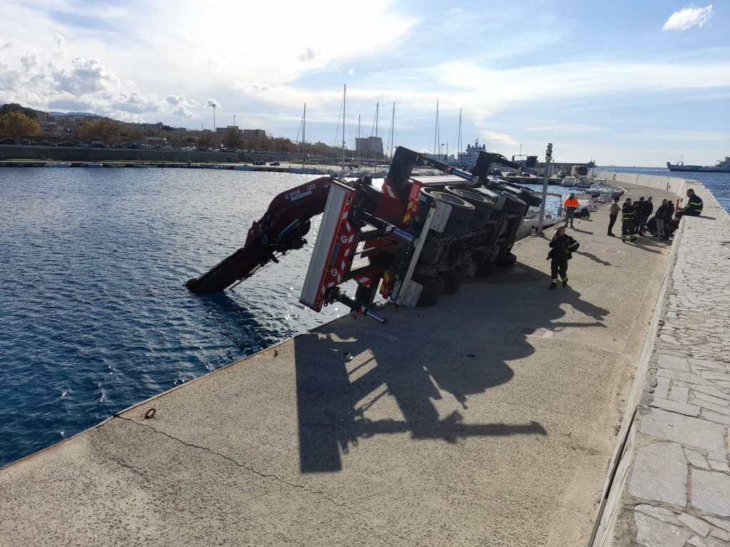 incidente gru villa san giovanni ()