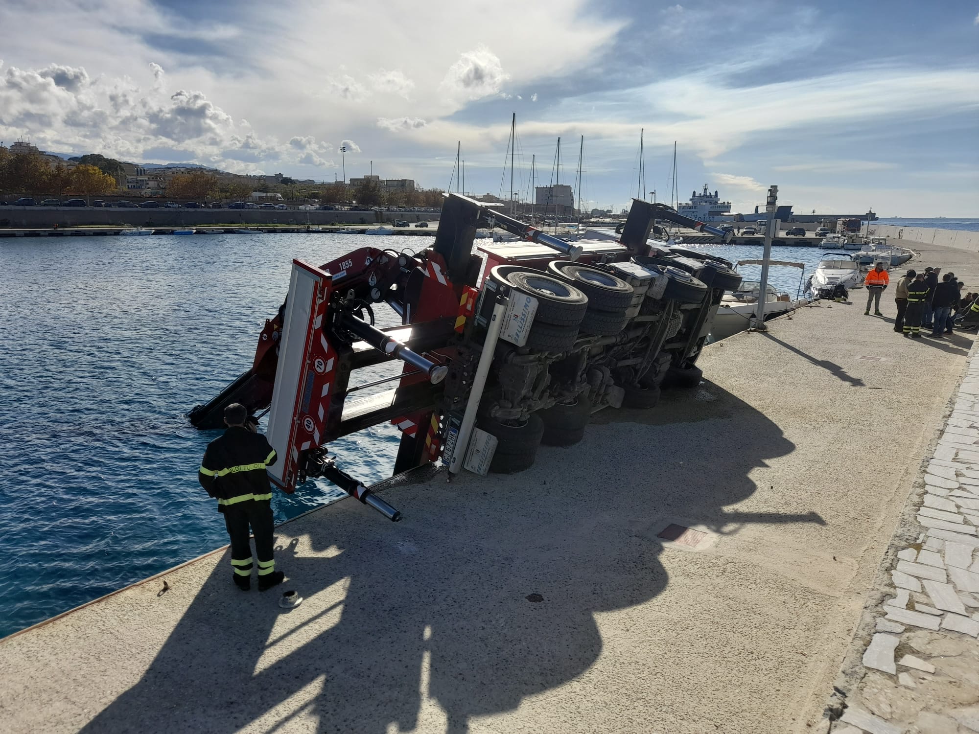 incidente gru villa san giovanni ()