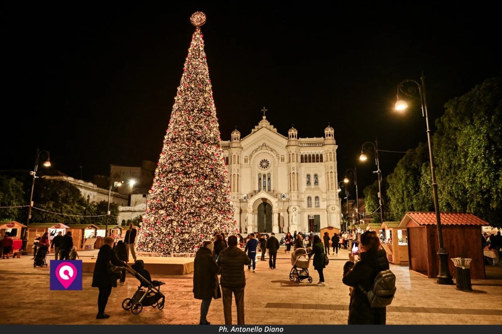 natale piazza duomo reggio calabria albero luminarie