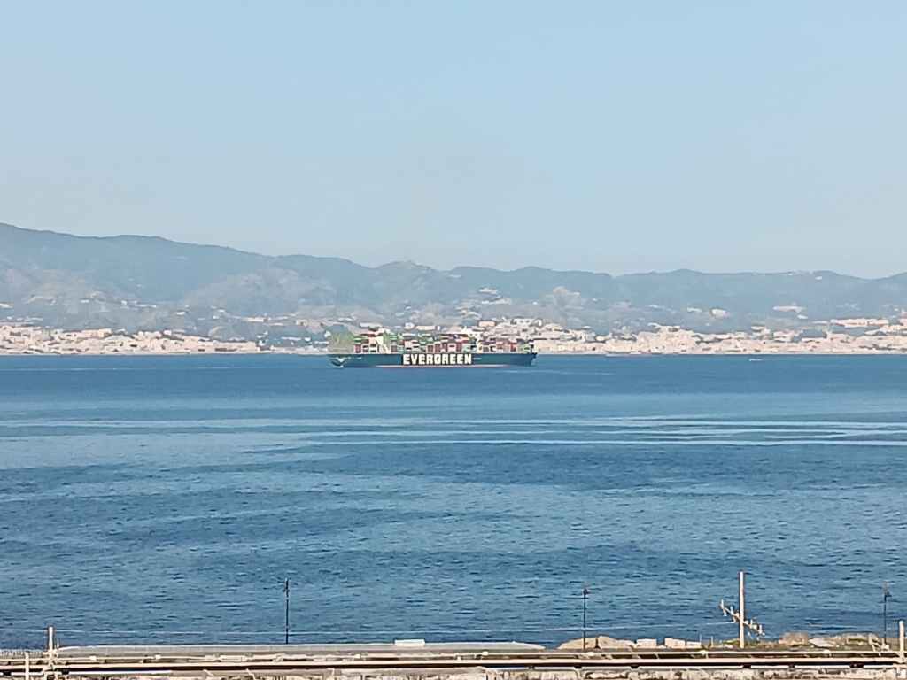 nave container ever given ()