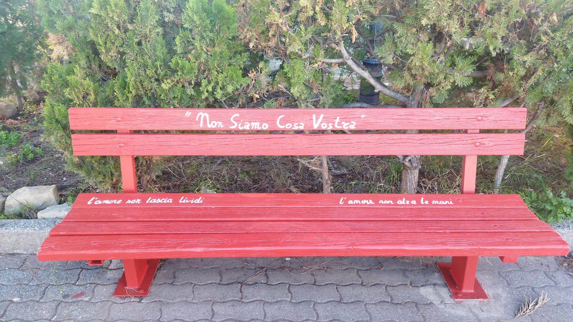 panchina rossa ()