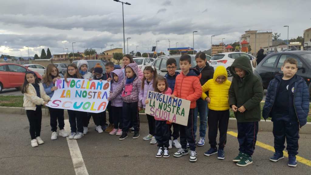 protesta scuola condera