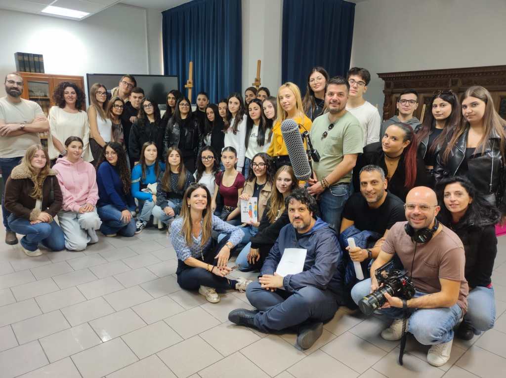 tibi tascia cortometraggio strati studenti liceo gulli