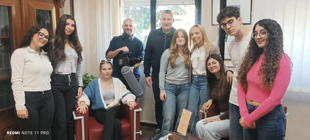 tibi tascia cortometraggio strati studenti liceo gulli