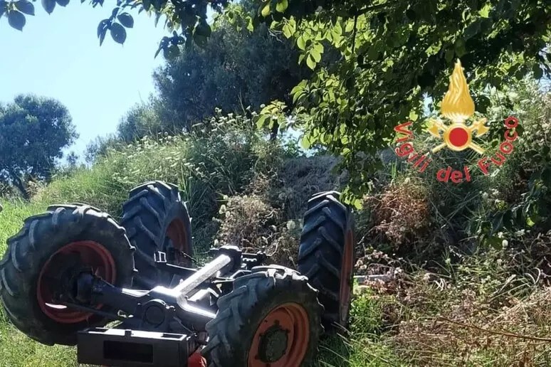 trattore si ribalta catanzaro
