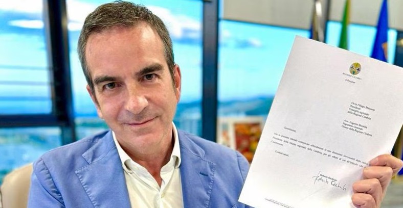 dimissioni occhiuto agosto