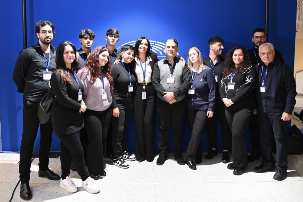 BRUXELLE FOTO CORDE LIBERE E GIUSI PRINCI