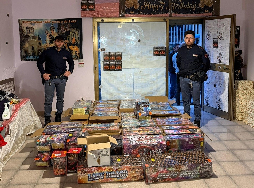 FOTO SEQUESTRO MATERIALE ESPLODENTE ()