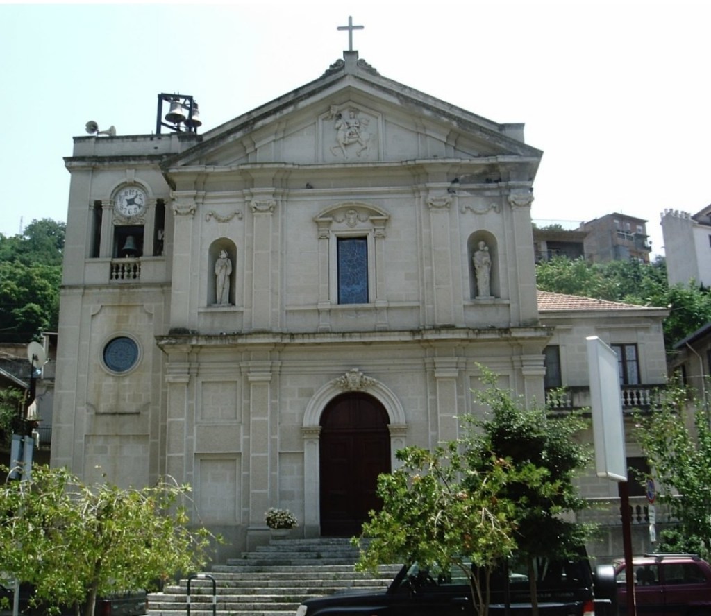 La chiesa e scalinata principale